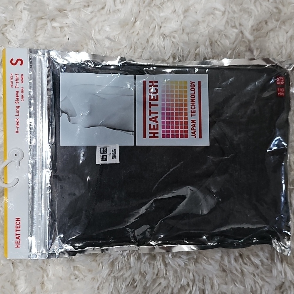 UniQlo- HEATTECH Womens Long Sleeve Shirt - Picture 3 of 5